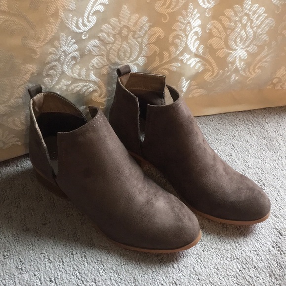 *PRICE FIRM*  Taupe Round Toe Vegan Suede Booties - Picture 4 of 6